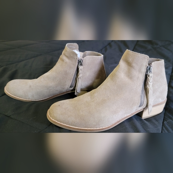 Dolce Vita Sutton Suede Bootie - Picture 7 of 10
